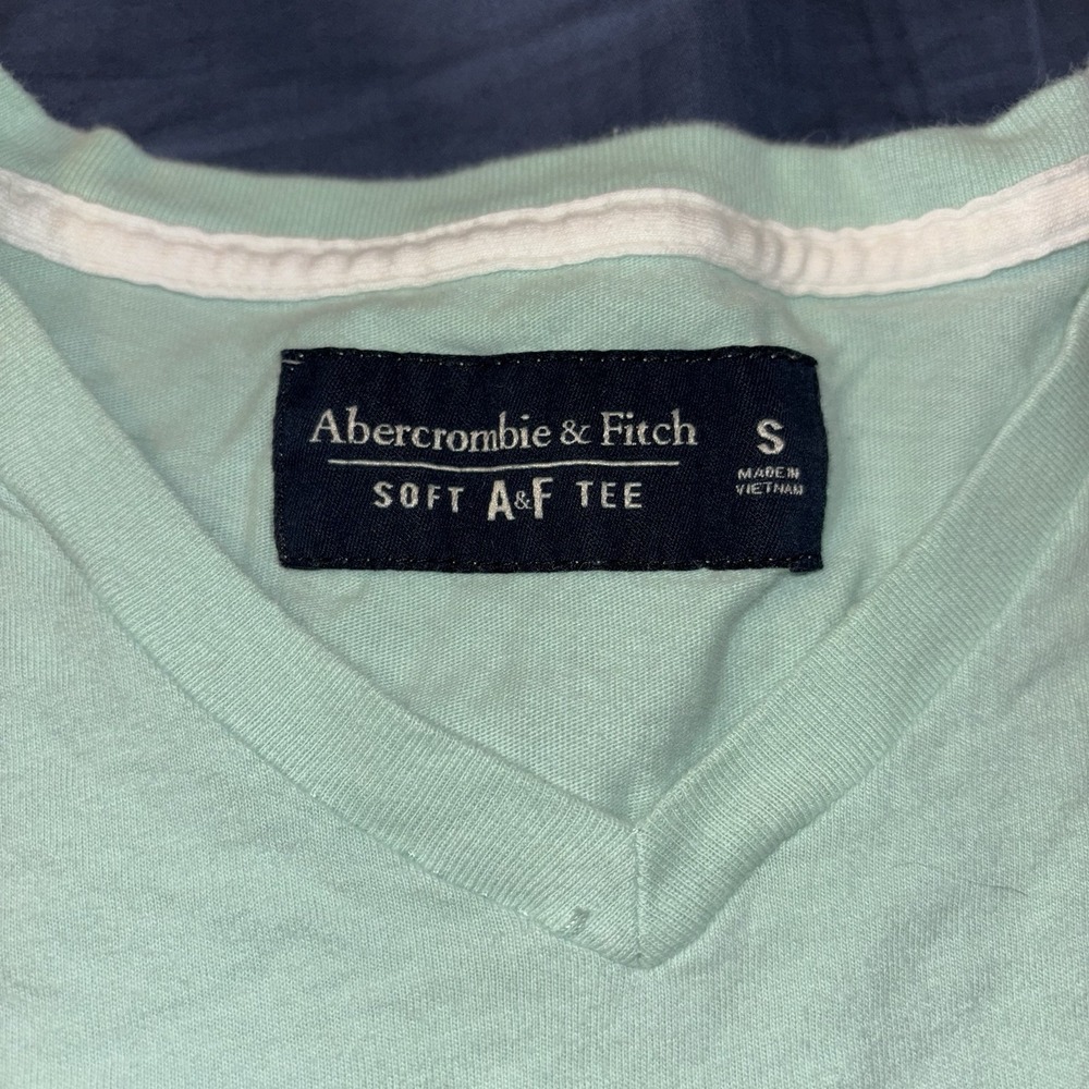 Abercrombie & Fitch , Men's Small, Green, Short Sleeve V-Neck Logo On Chest - Picture 2 of 3